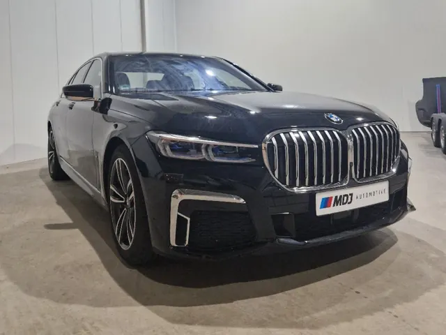Zwarte BMW in de werkplaats