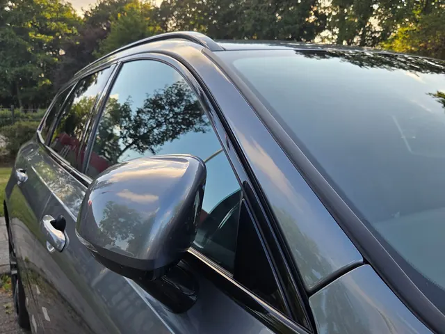 Auto met getinte achterruiten