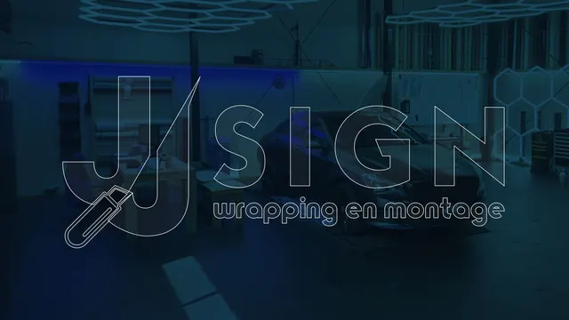 Werkplaats van JJ Sign met het logo in neon